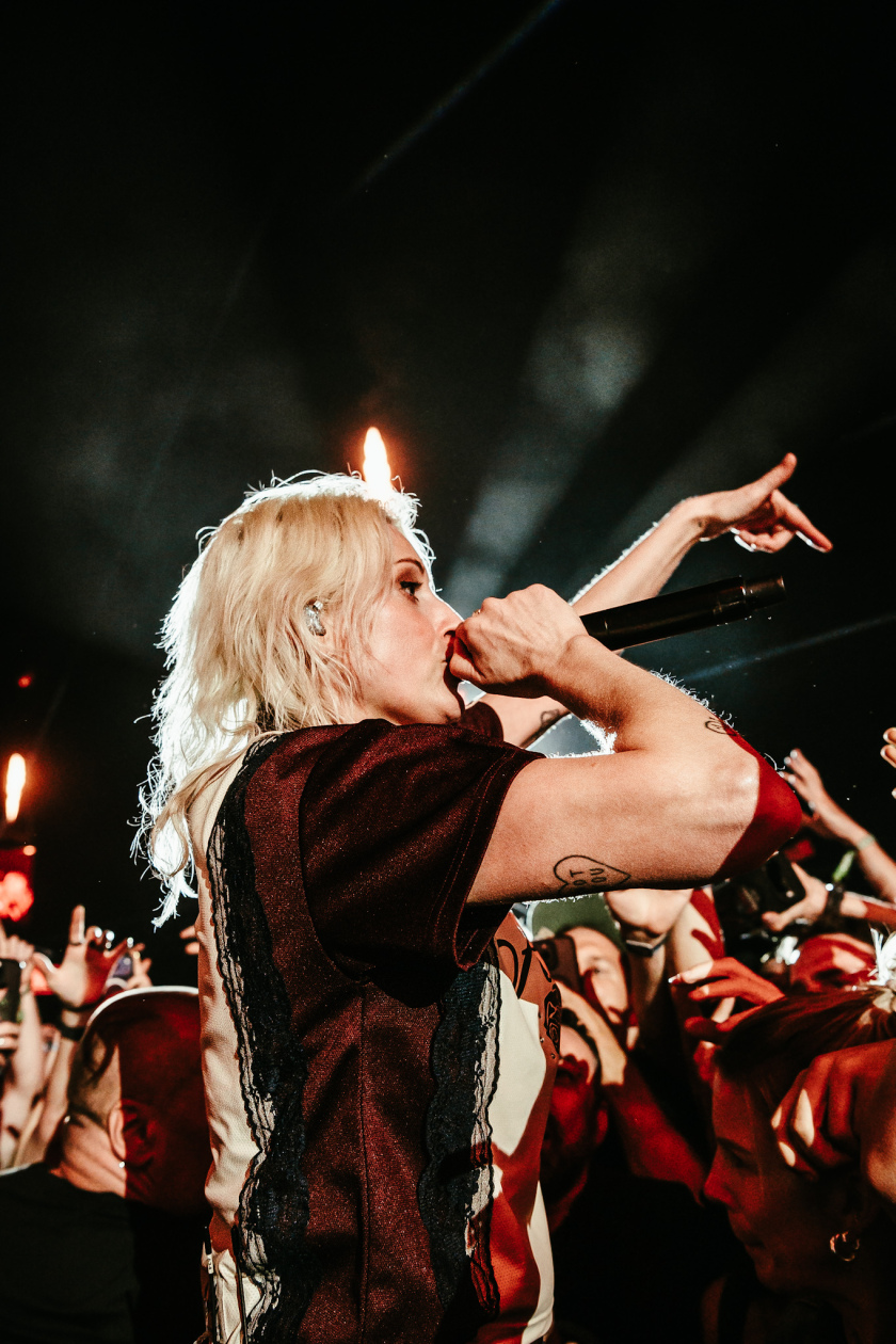 Spagat zwischen Vergangenheit und Gegenwart: Mike Shinoda, Emily Armstrong und Band. – Linkin Park.