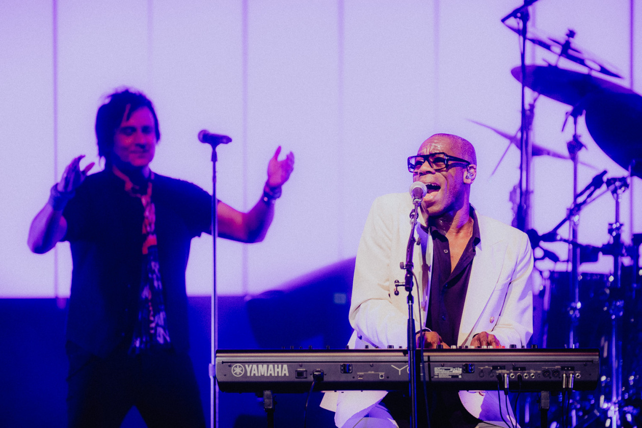 Mike & The Mechanics – Genesis-Gitarrist Mike Rutherford und Kollegen auf "Looking Back - Living The Years 2025 Tour". – Andrew Roachford.