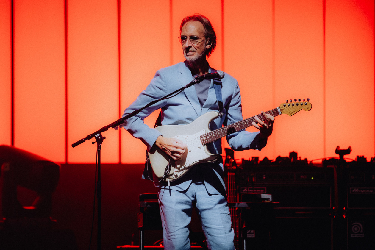 Mike & The Mechanics – Genesis-Gitarrist Mike Rutherford und Kollegen auf "Looking Back - Living The Years 2025 Tour". – Mike Rutherford