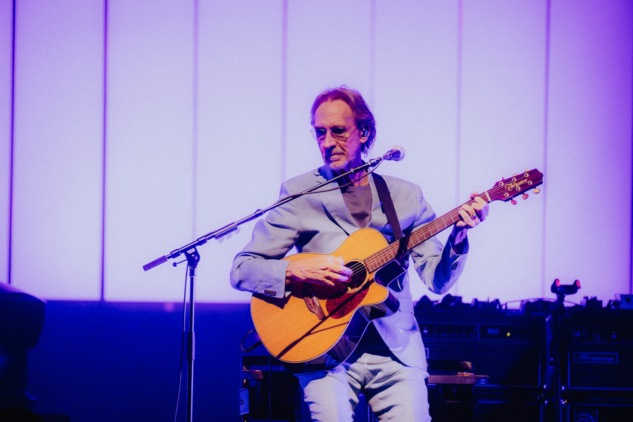 Mike & The Mechanics – Genesis-Gitarrist Mike Rutherford und Kollegen auf "Looking Back - Living The Years 2025 Tour". – Mike Rutherford.