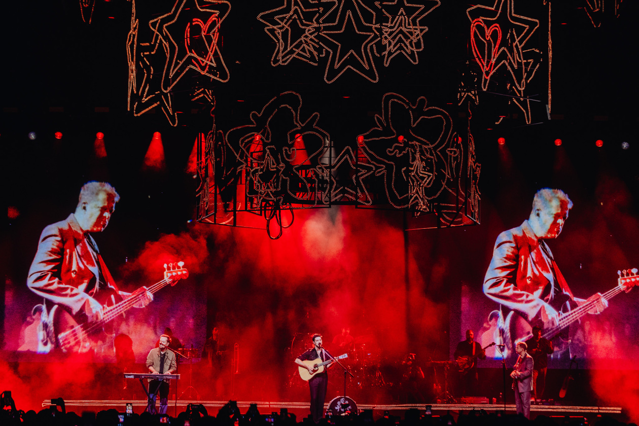 Auf den großen Bühnen zuhause: 	Marcus Mumford, Ted Dwane, Ben Lovett und Band. – Mumford & Sons.