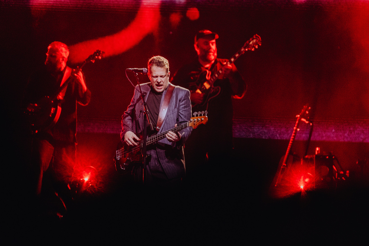 Mumford & Sons – Auf den großen Bühnen zuhause: 	Marcus Mumford, Ted Dwane, Ben Lovett und Band. – Ted Dwane.