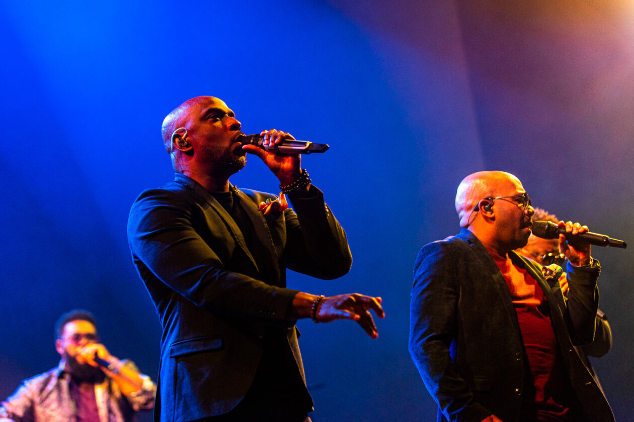 Auf Tour mit Pur: die A-cappella-Crew aus New York. – Naturally 7.