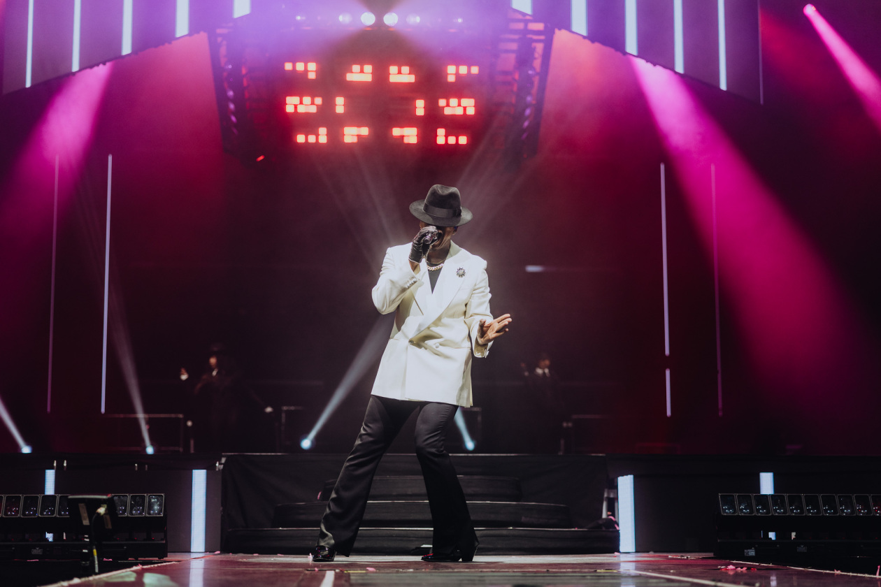 Auf  "Nights Like This Tour 2026" im Doppelpack mit Akon. – Ne-Yo.