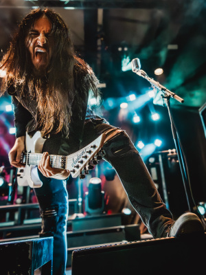 Arch Enemy: Neuer Song und Tourtermine