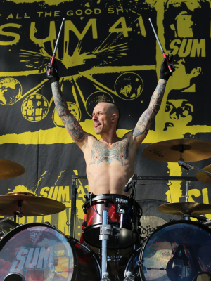 Electric-Callboy-Sum-41-Drummer-Frank-Zummo-springt-ein