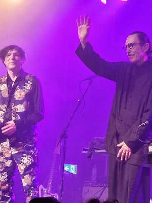 Konzert-Review: Sparks in der Synthie-Sauna