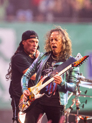 M72 World Tour: Metallica covern AC/DC