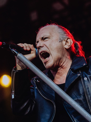 Metalsplitter: Bruce Dickinson singt für Amerika