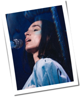 Poppy in Frankfurt: Inszenierung trifft Pers&ouml;nlichkeit