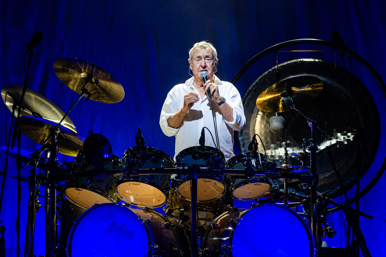 Die Briten um den legendären Pink Floyd-Drummer Nick Mason live. – Nick Mason's Saucerful Of Secrets.