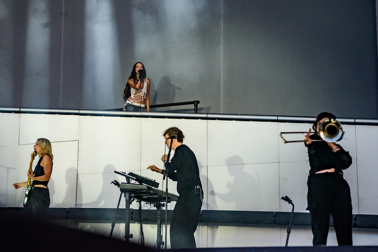 Nina Chuba – Band.