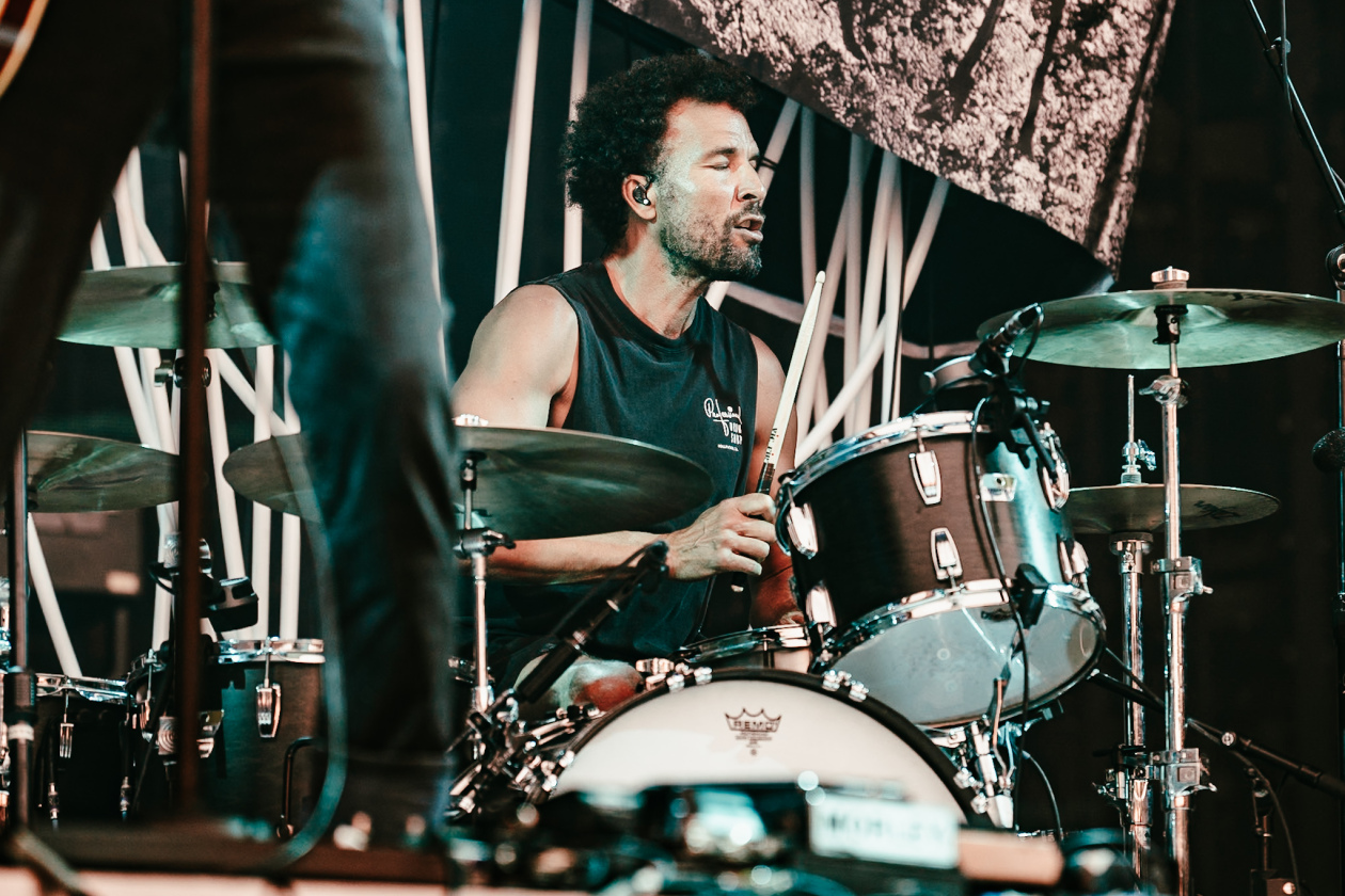 Queens Of The Stone Age – Josh Homme und Band auf Tour mit System Of A Down. – Jon Theodore.