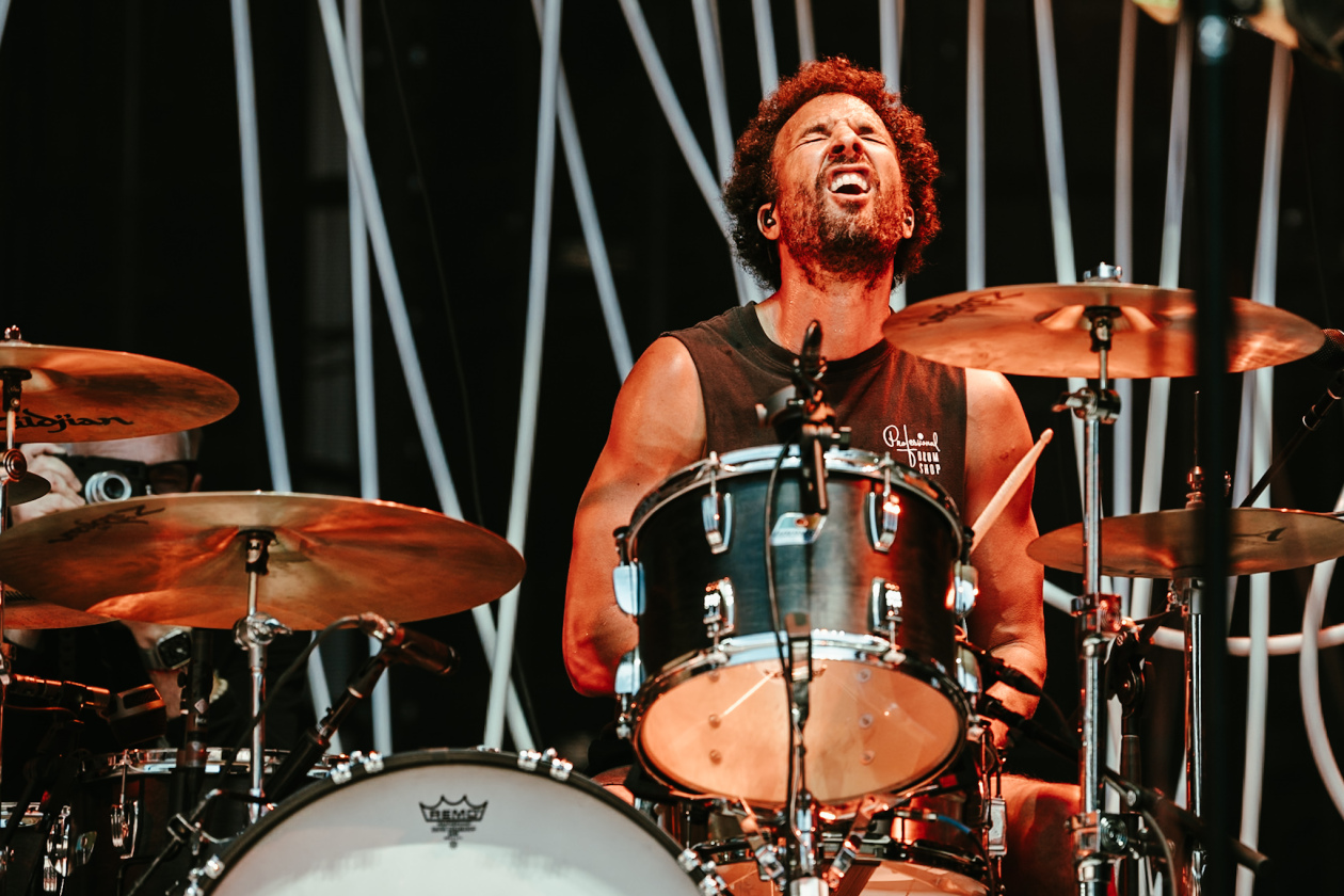 Queens Of The Stone Age – Josh Homme und Band auf Tour mit System Of A Down. – Jon Theodore.