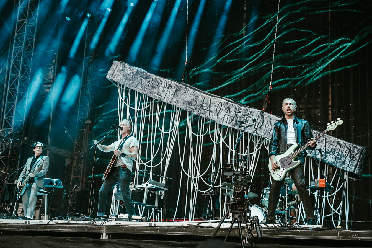 Queens Of The Stone Age – Josh Homme und Band auf Tour mit System Of A Down. – QOTSA.