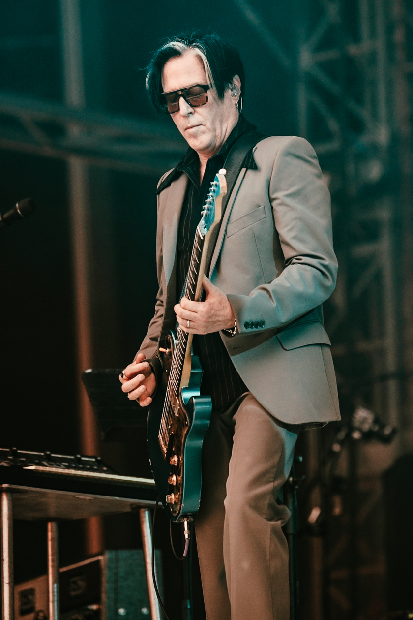 Queens Of The Stone Age – Josh Homme und Band auf Tour mit System Of A Down. – Troy Van Leeuwen.