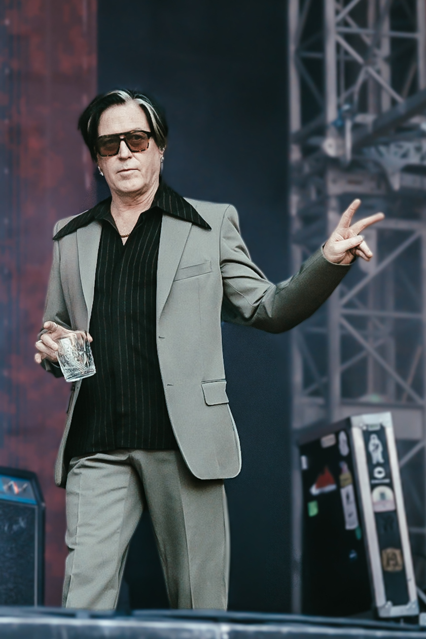 Queens Of The Stone Age – Josh Homme und Band auf Tour mit System Of A Down. – Troy Van Leeuwen.