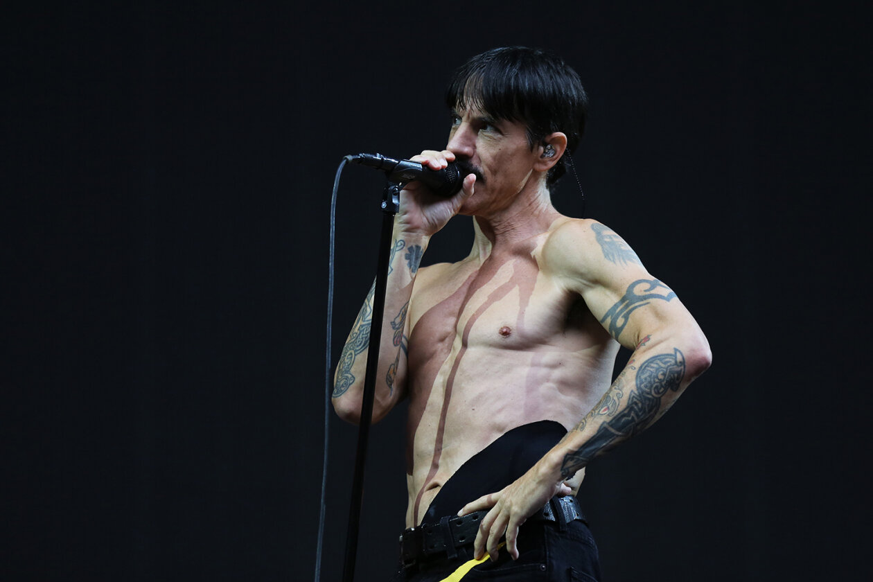 50.000 begeisterte Fans: die Red Hot Chili Peppers in Hamburg. – Anthony Kiedis.