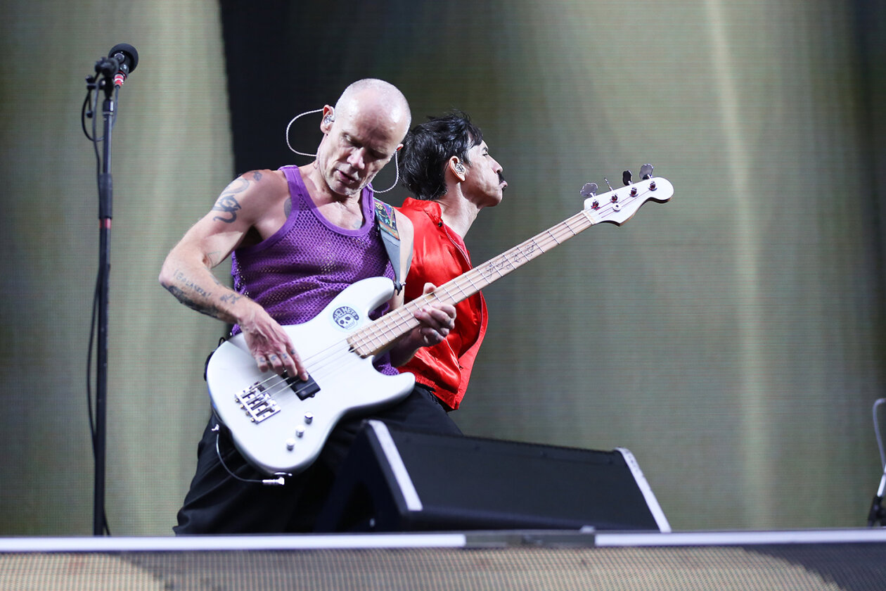50.000 begeisterte Fans: die Red Hot Chili Peppers in Hamburg. – Der Peppers-Nucleus.