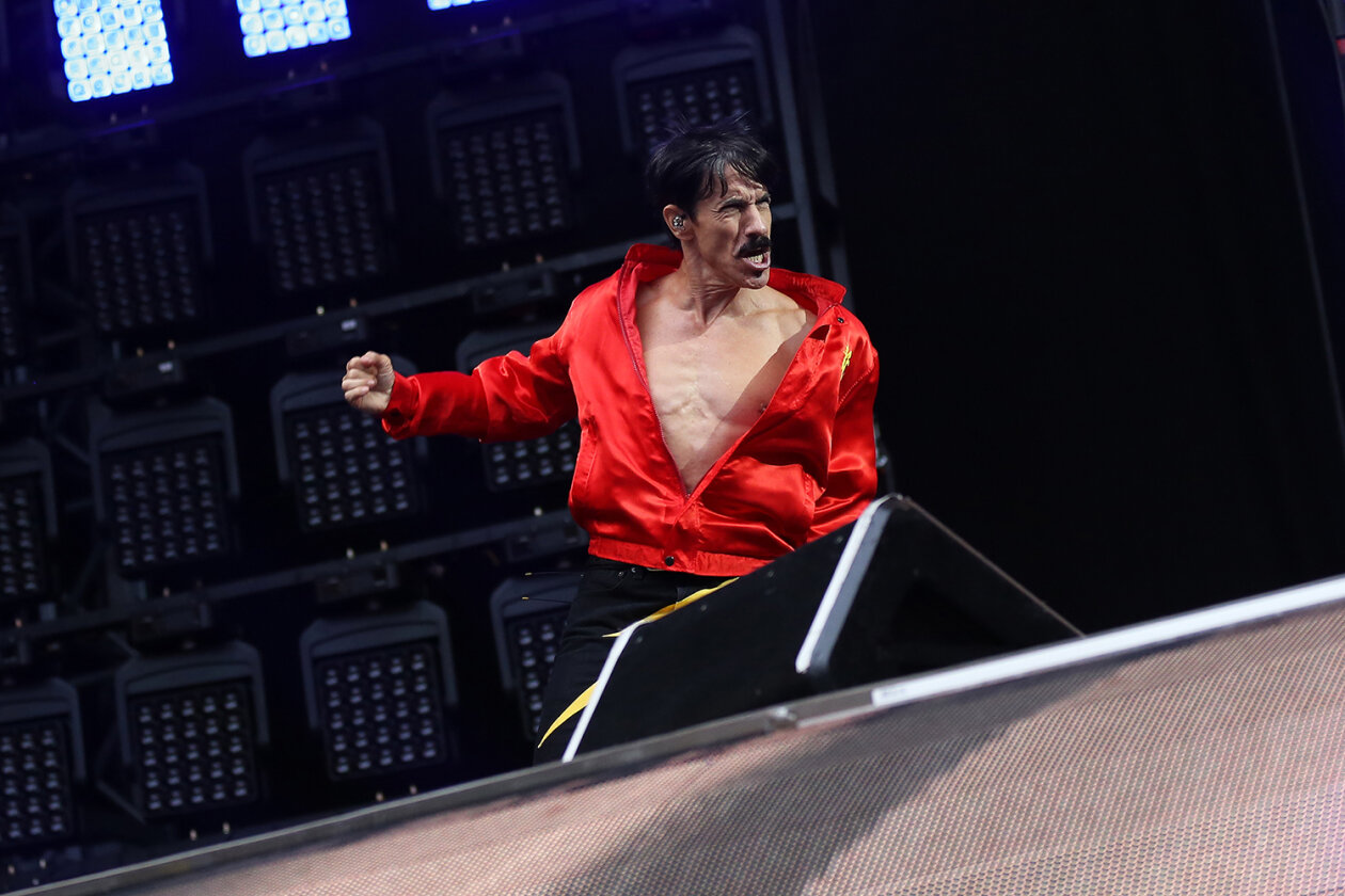 50.000 begeisterte Fans: die Red Hot Chili Peppers in Hamburg. – Tosender Applaus, als er ...