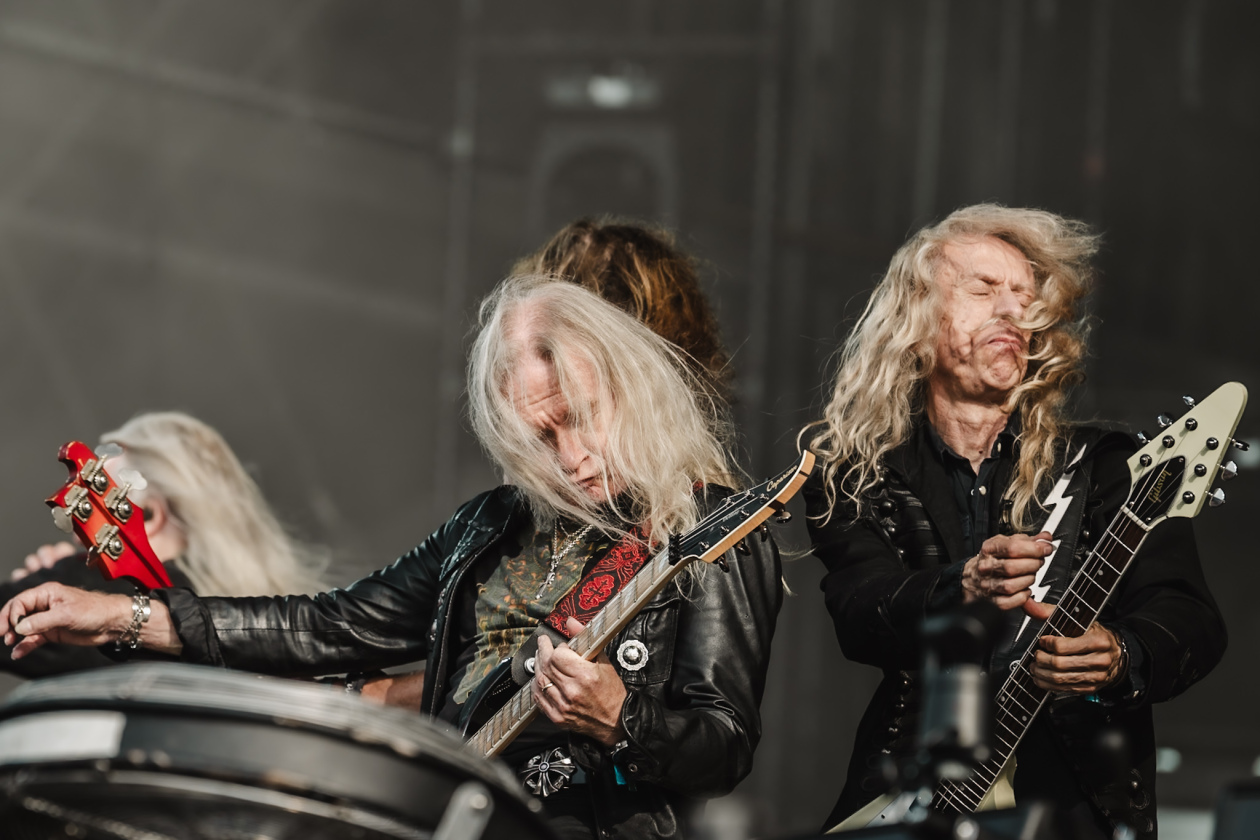 Die Klassiker der Briten zünden zuverlässig: Biff Byford  und Co. auf der Harder Stage. – Saxon.