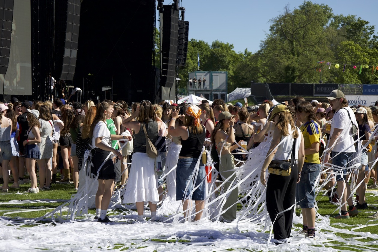 Der erste Tag im Bodenseestadion mit Sean Paul, Blond, Giant Rooks u.a. – Das Konfetti-Maximum.