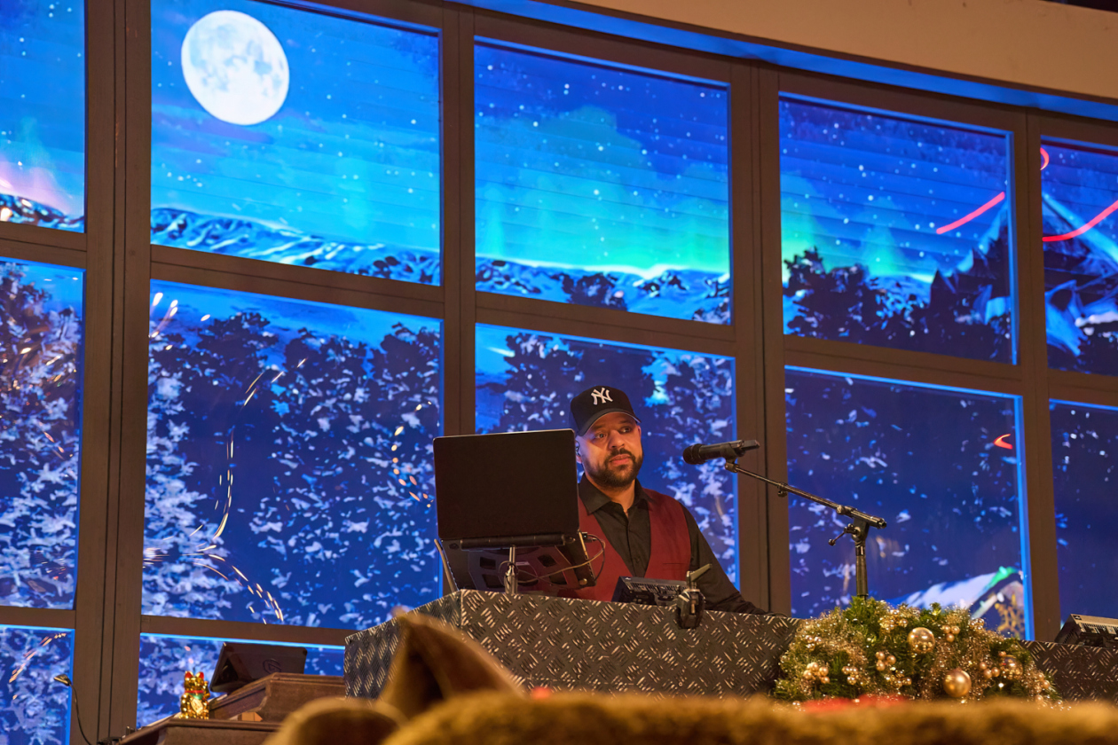 Die traditionellen Weihnachtsshows: Gefühlt performt der deutsche Rap-Star den kompletten Dezember durch. – Sidos Weihnachtsmarathon In der Columbiahalle.