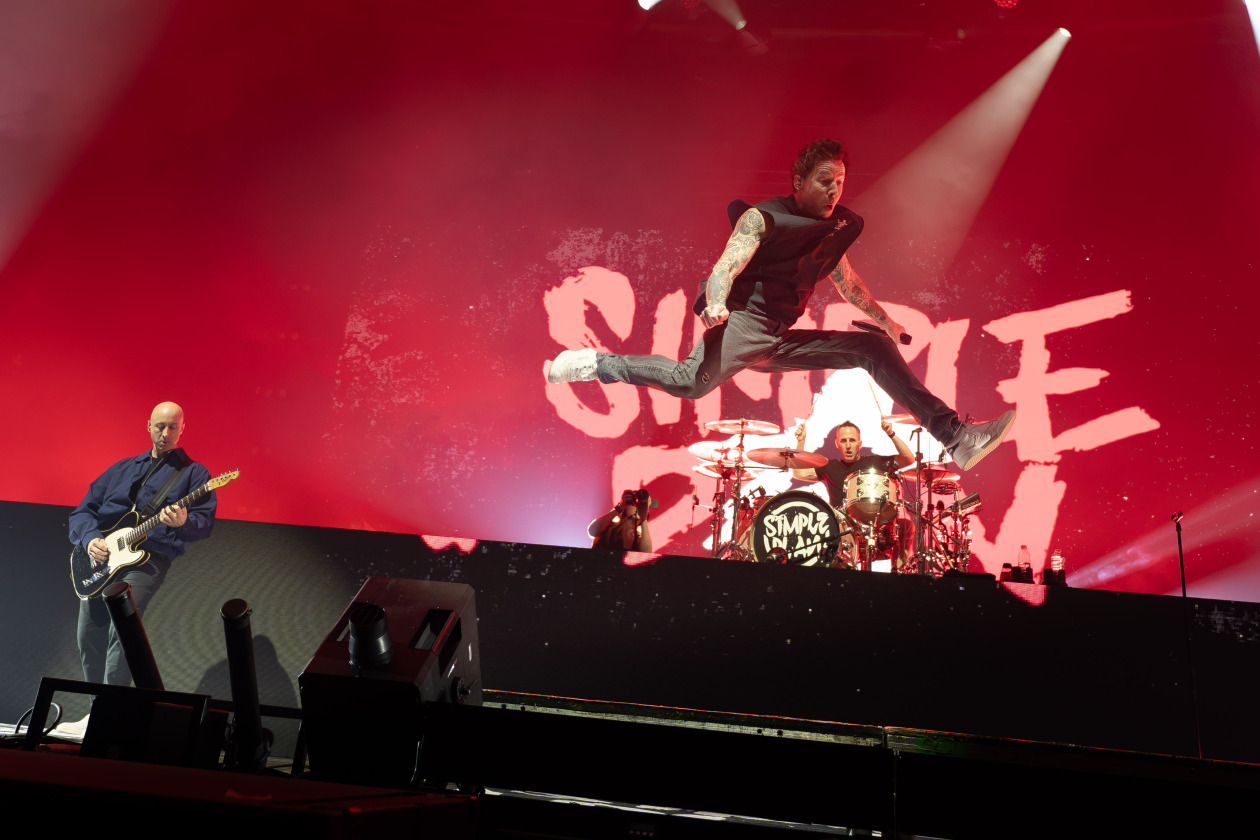 Nach über 20 Jahren im Biz spielten die Kanadier ihre bis dato größe Berliner Headlinershow. – Simple Plan.