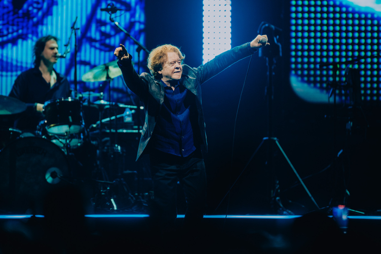 "40th Anniversary"-Tour: Sänger Mick Hucknall und Band. – Simply Red.