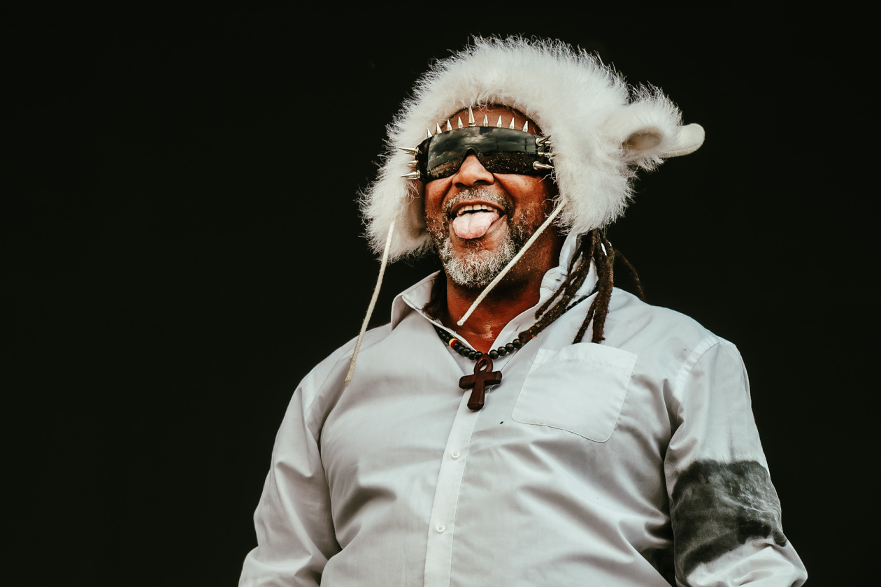 Bereits vor einem Jahrzehnt beim Doppelfestival zu Gast: die Alt-Metal-veteranen aus Wales. – Skindred.