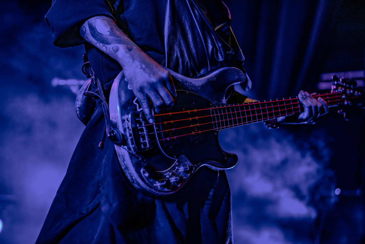 Skunk Anansie – Energiegeladenes 90s-Revival: Skin und Band begeistern ein ausverkauftes Haus. – Cass.