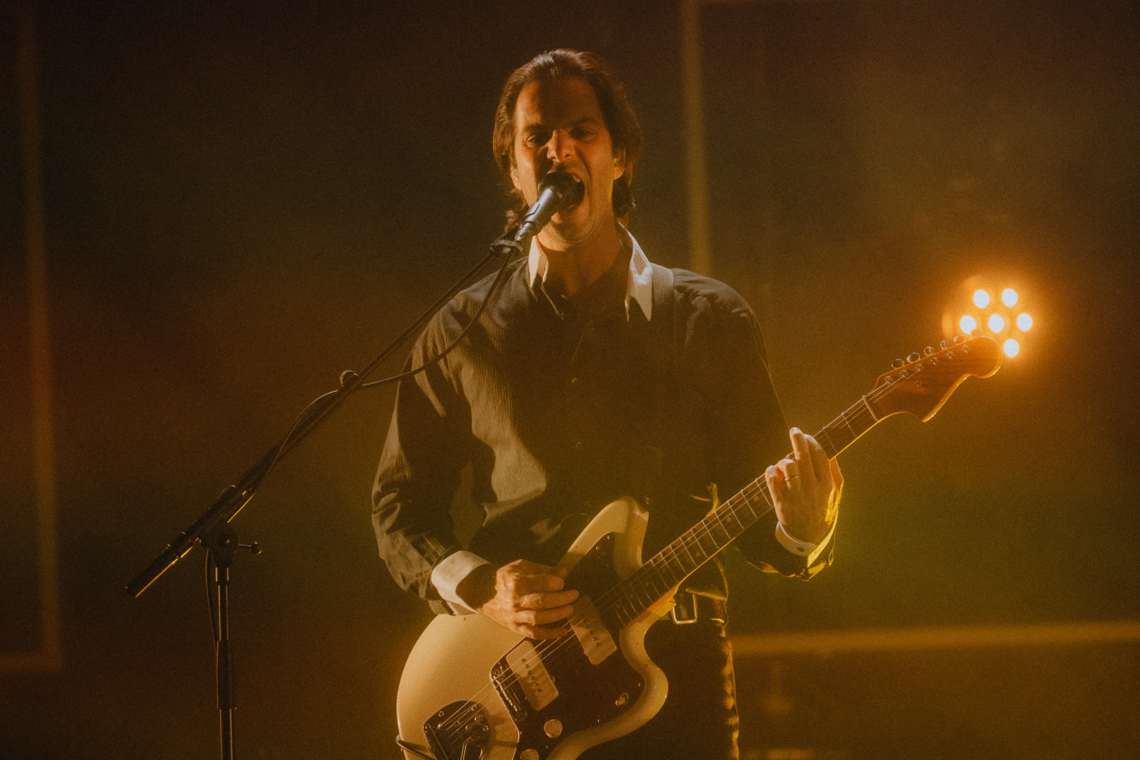 Sparks – Pop-Geschichte live in Deutschland: Ron und Russell Mael auf Tournee. – Am Bass.
