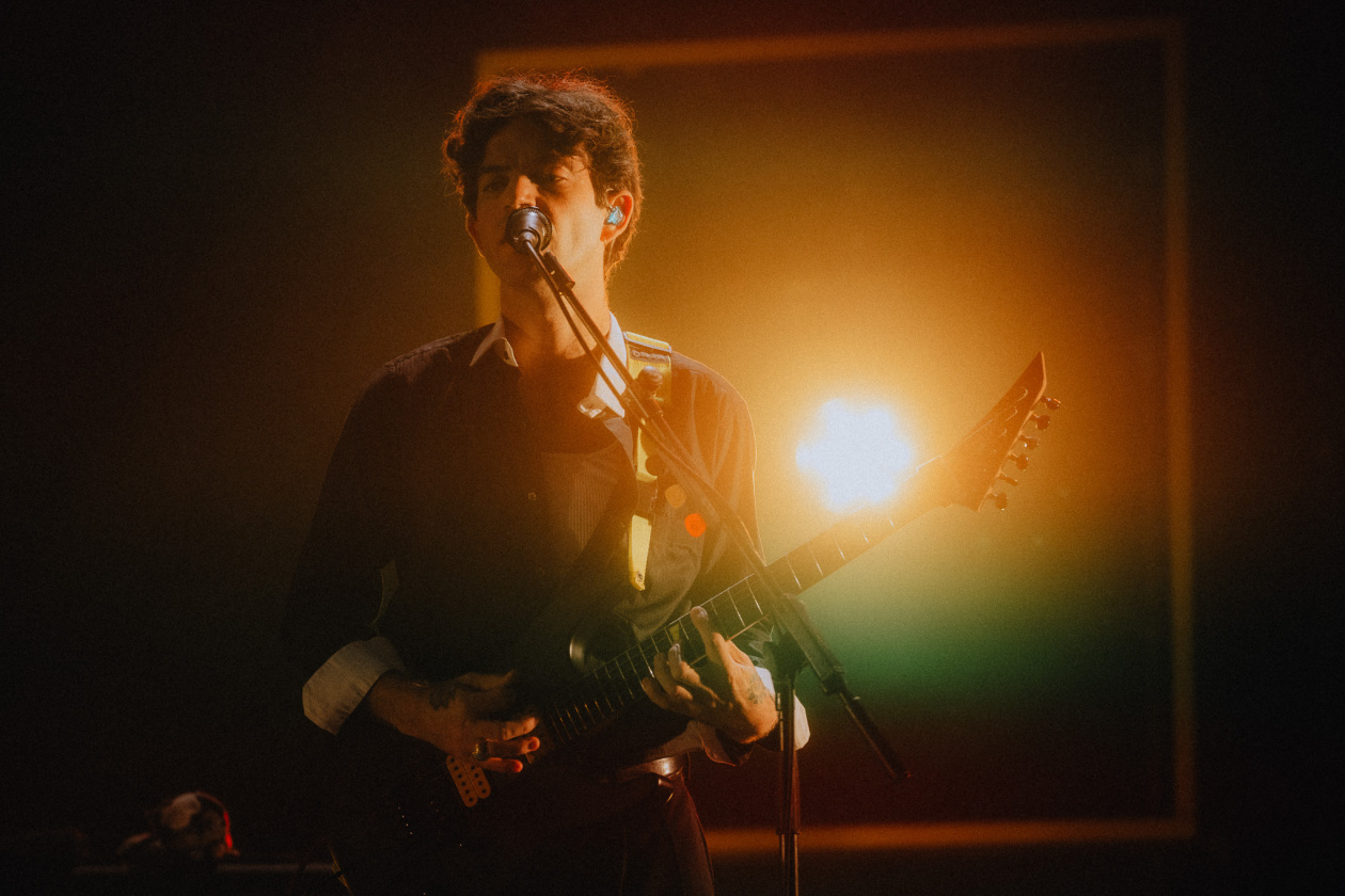 Sparks – Pop-Geschichte live in Deutschland: Ron und Russell Mael auf Tournee. – Gitarre.
