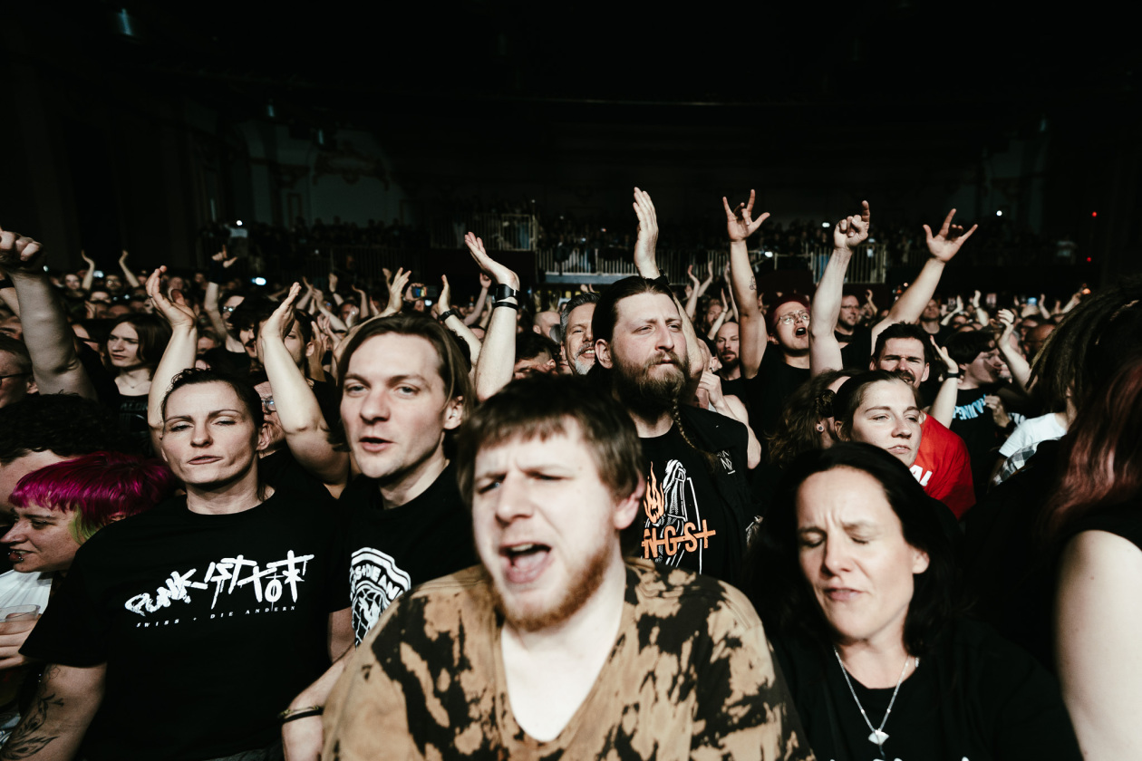 Auf der "Punk lebt"-Tour. – Swiss und die Anderen auf der "Punk lebt"-Tour 2026