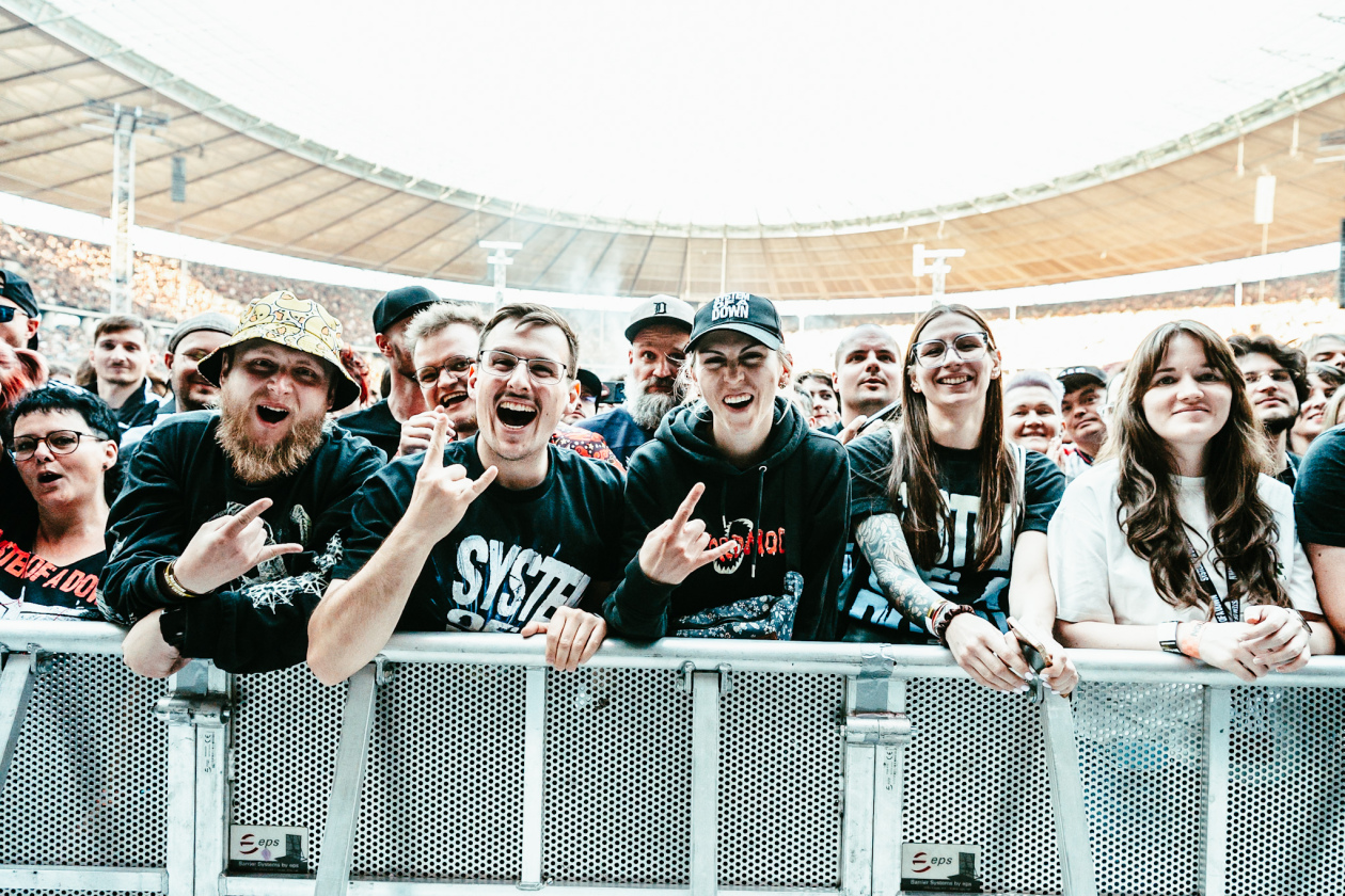 System Of A Down – Serj Tankian und Band legten eines der Konzerte des Jahres auf die Bühne. – Fans.