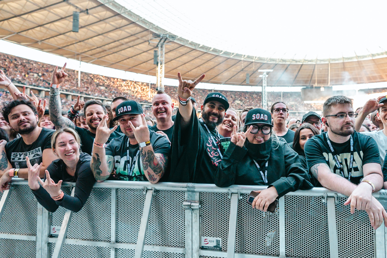 System Of A Down – Serj Tankian und Band legten eines der Konzerte des Jahres auf die Bühne. – Fans.