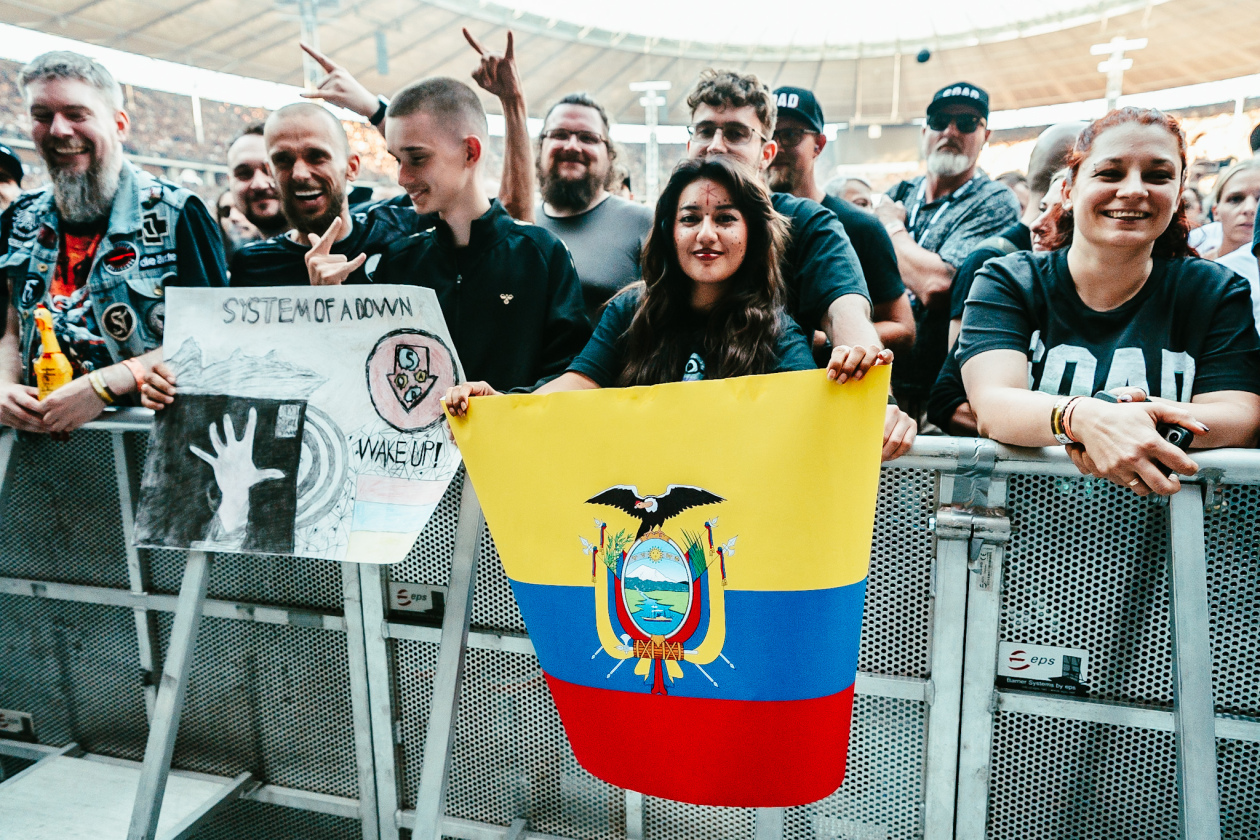 System Of A Down – Serj Tankian und Band legten eines der Konzerte des Jahres auf die Bühne. – Fans.