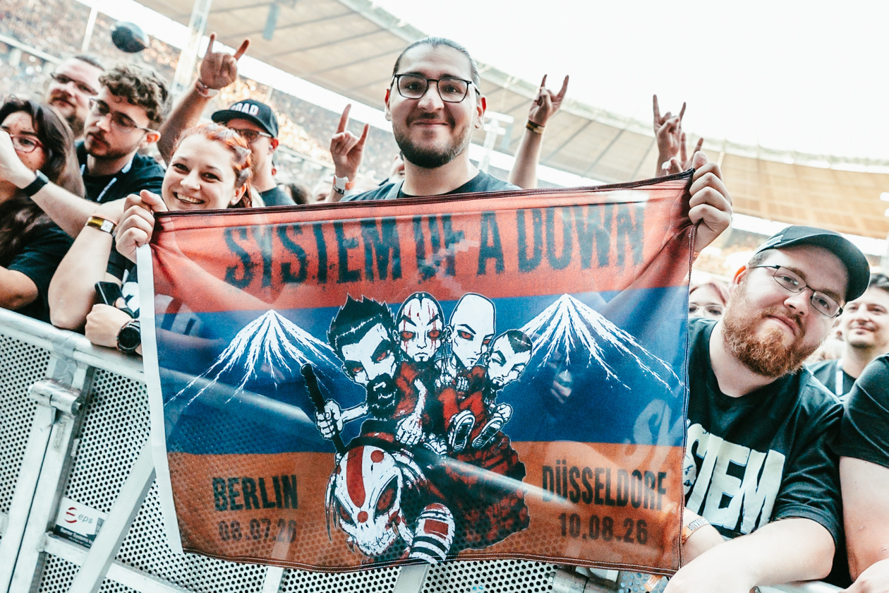 System Of A Down – Serj Tankian und Band legten eines der Konzerte des Jahres auf die Bühne. – Fans.