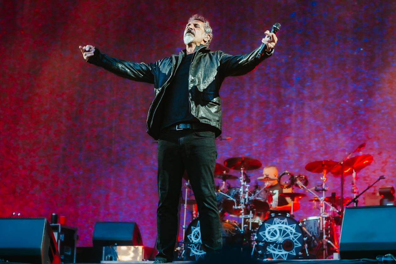 System Of A Down – Serj Tankian und Band legten eines der Konzerte des Jahres auf die Bühne. – SOAD.