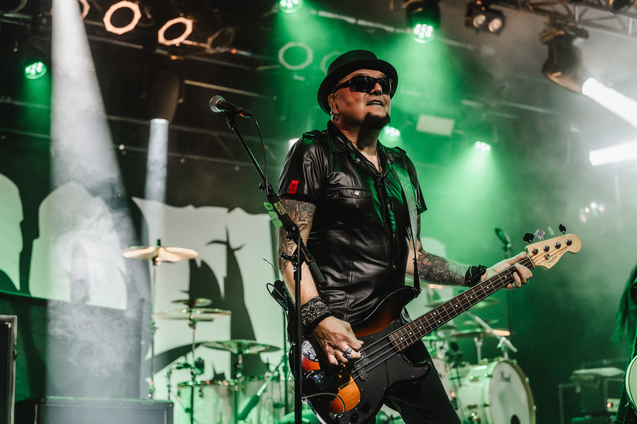 The 69 Eyes – Die finnischen Dark Rock-Urgesteine um Jyrki 69 live. – Archzie.