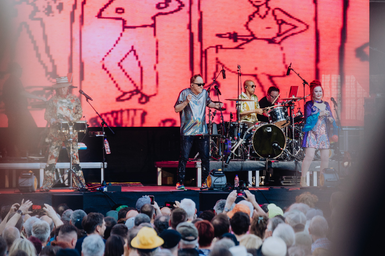 Space-Tanzparty und viel Nostalgie: Fred Schneider, Kate Pierson und Kate Piesron live. – The B-52's.
