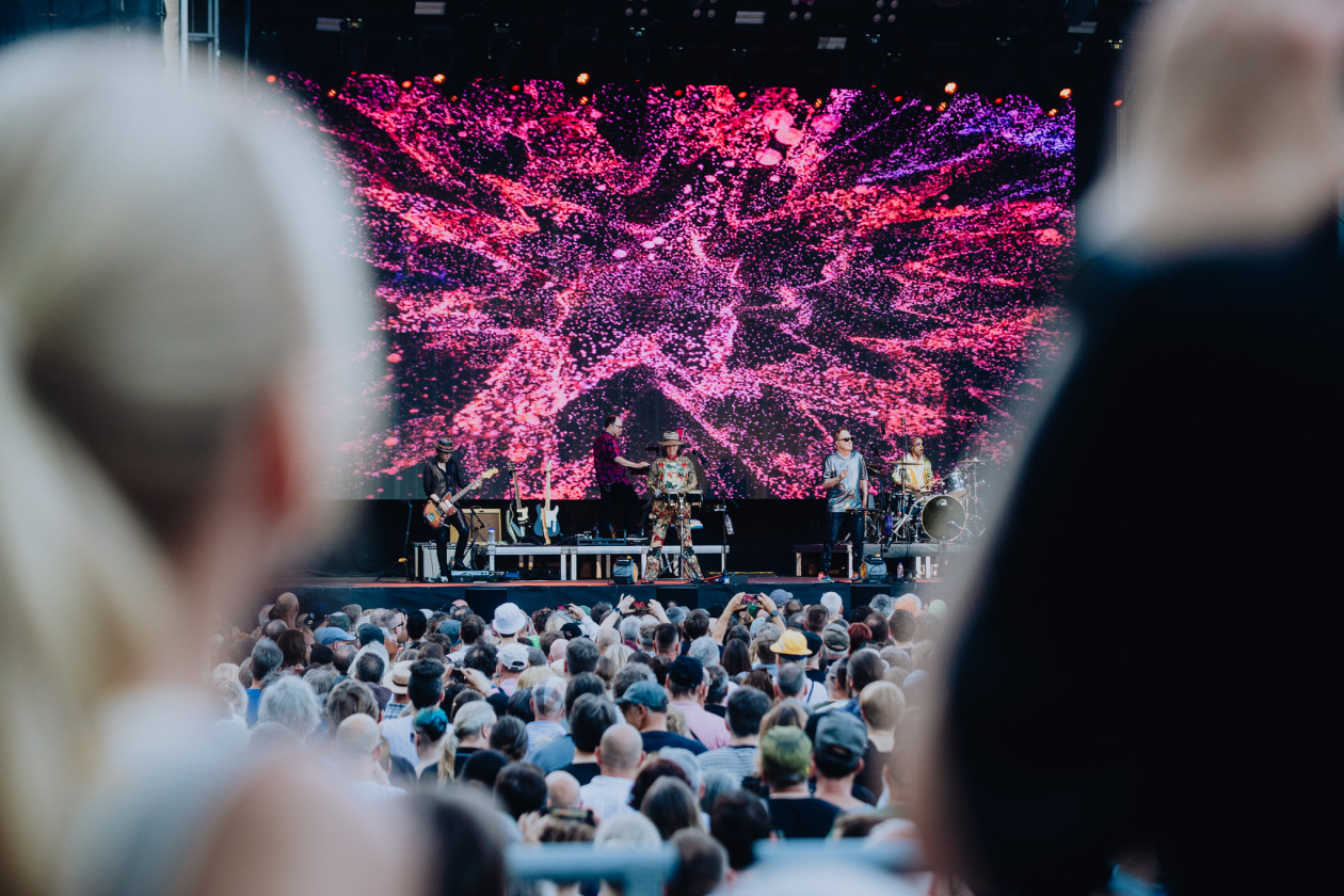 Space-Tanzparty und viel Nostalgie: Fred Schneider, Kate Pierson und Kate Piesron live. – The B-52's.
