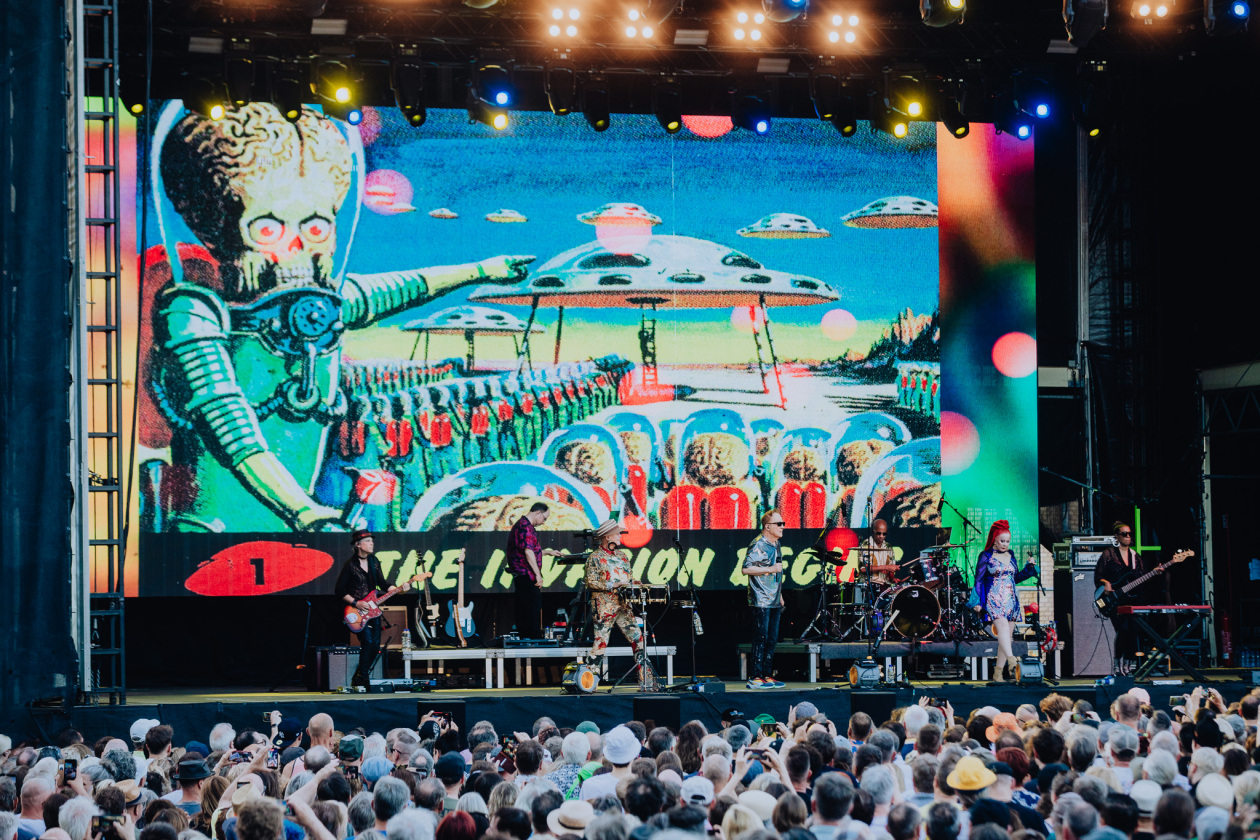 Space-Tanzparty und viel Nostalgie: Fred Schneider, Kate Pierson und Kate Piesron live. – The B-52's.