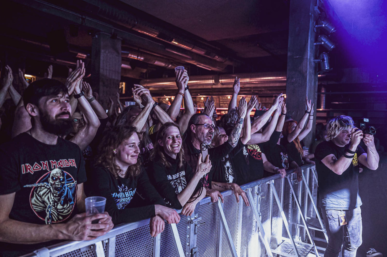 Die Schwed:innen mit dem aktuellen Album "God Bless You All" auf "Be A Baboon"-Tour. – The Baboon Show.