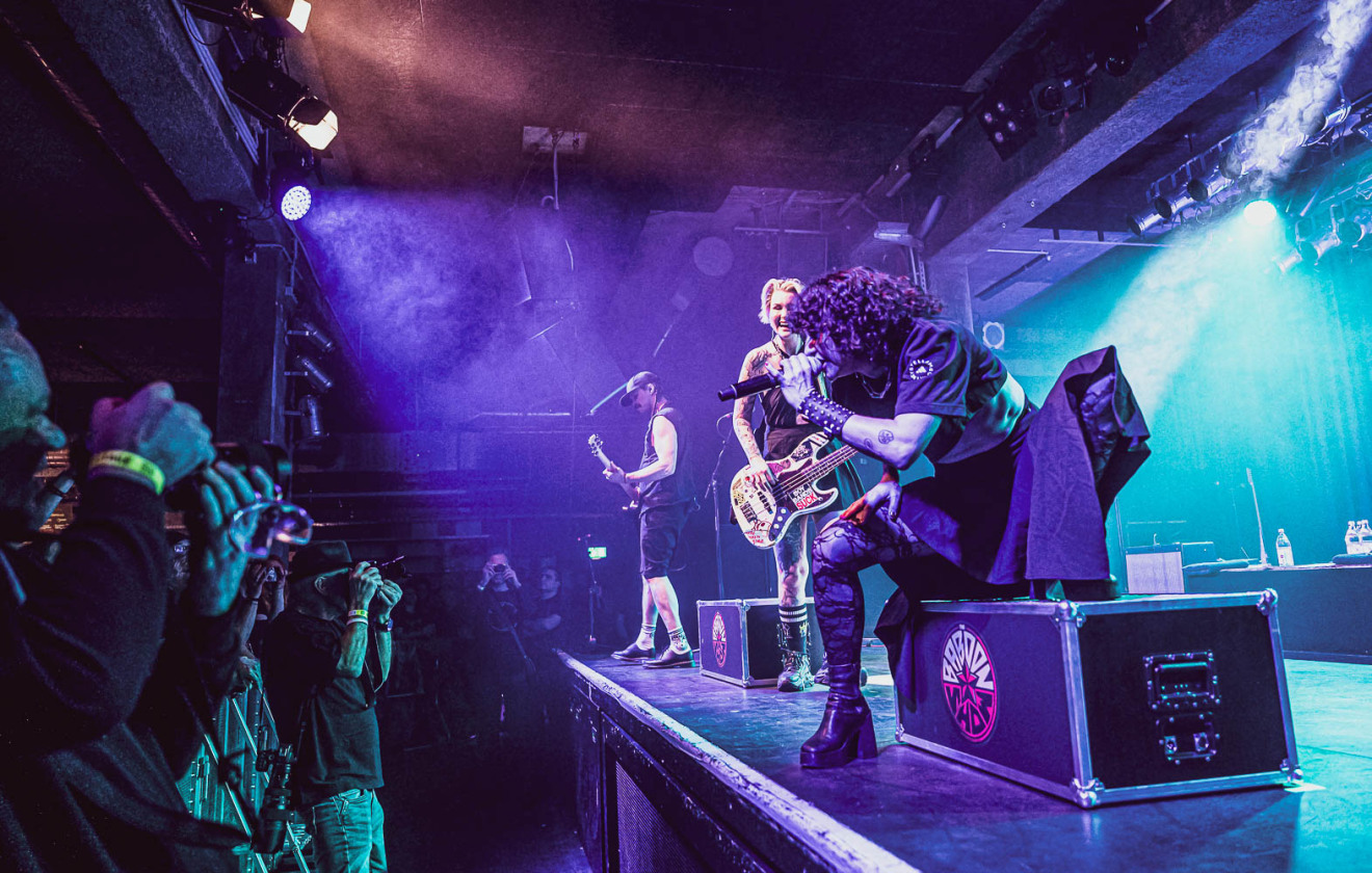 Die Schwed:innen mit dem aktuellen Album "God Bless You All" auf "Be A Baboon"-Tour. – The Baboon Show.