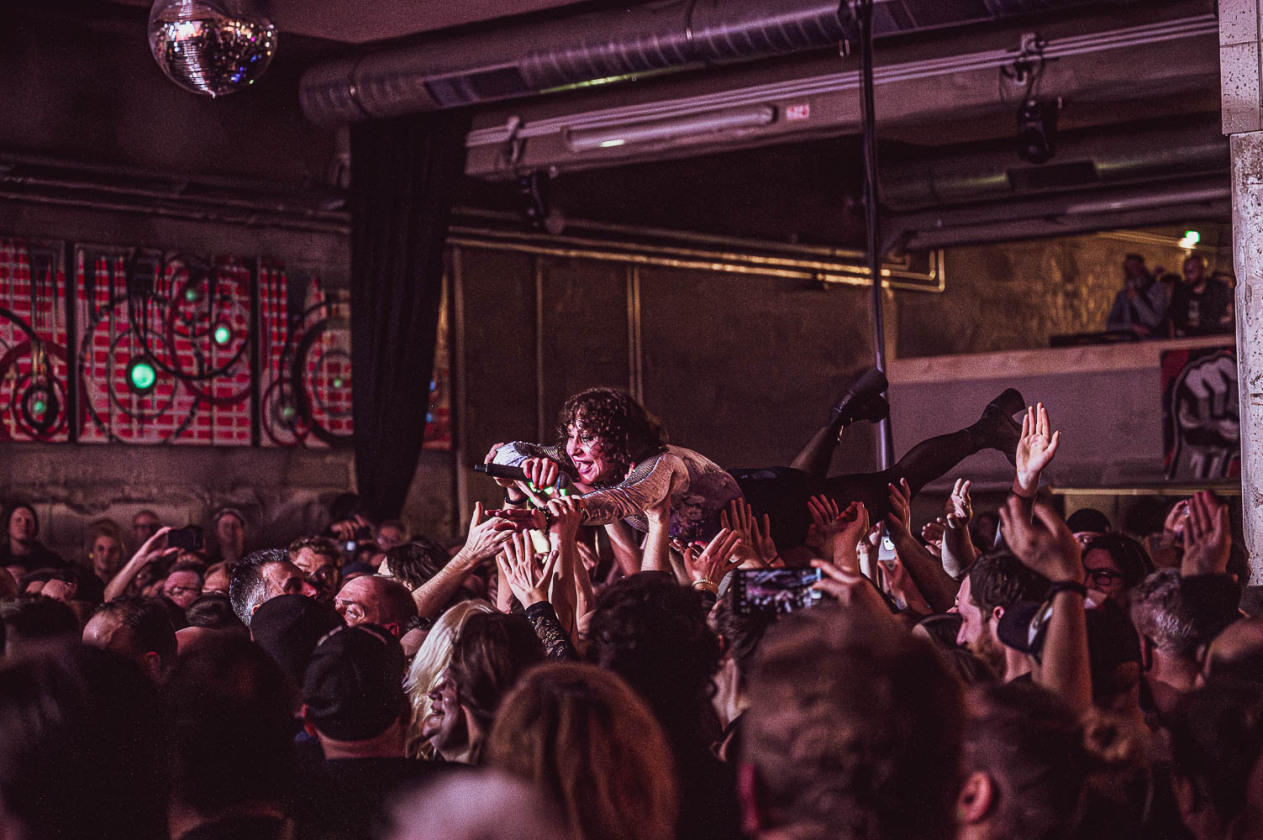 Die Schwed:innen mit dem aktuellen Album "God Bless You All" auf "Be A Baboon"-Tour. – The Baboon Show.