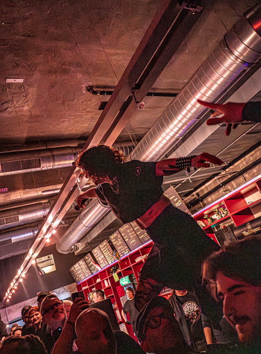 Die Schwed:innen mit dem aktuellen Album "God Bless You All" auf "Be A Baboon"-Tour. – The Baboon Show.