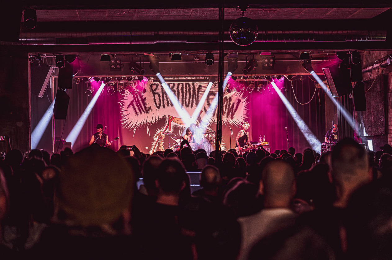 Die Schwed:innen mit dem aktuellen Album "God Bless You All" auf "Be A Baboon"-Tour. – The Baboon Show.