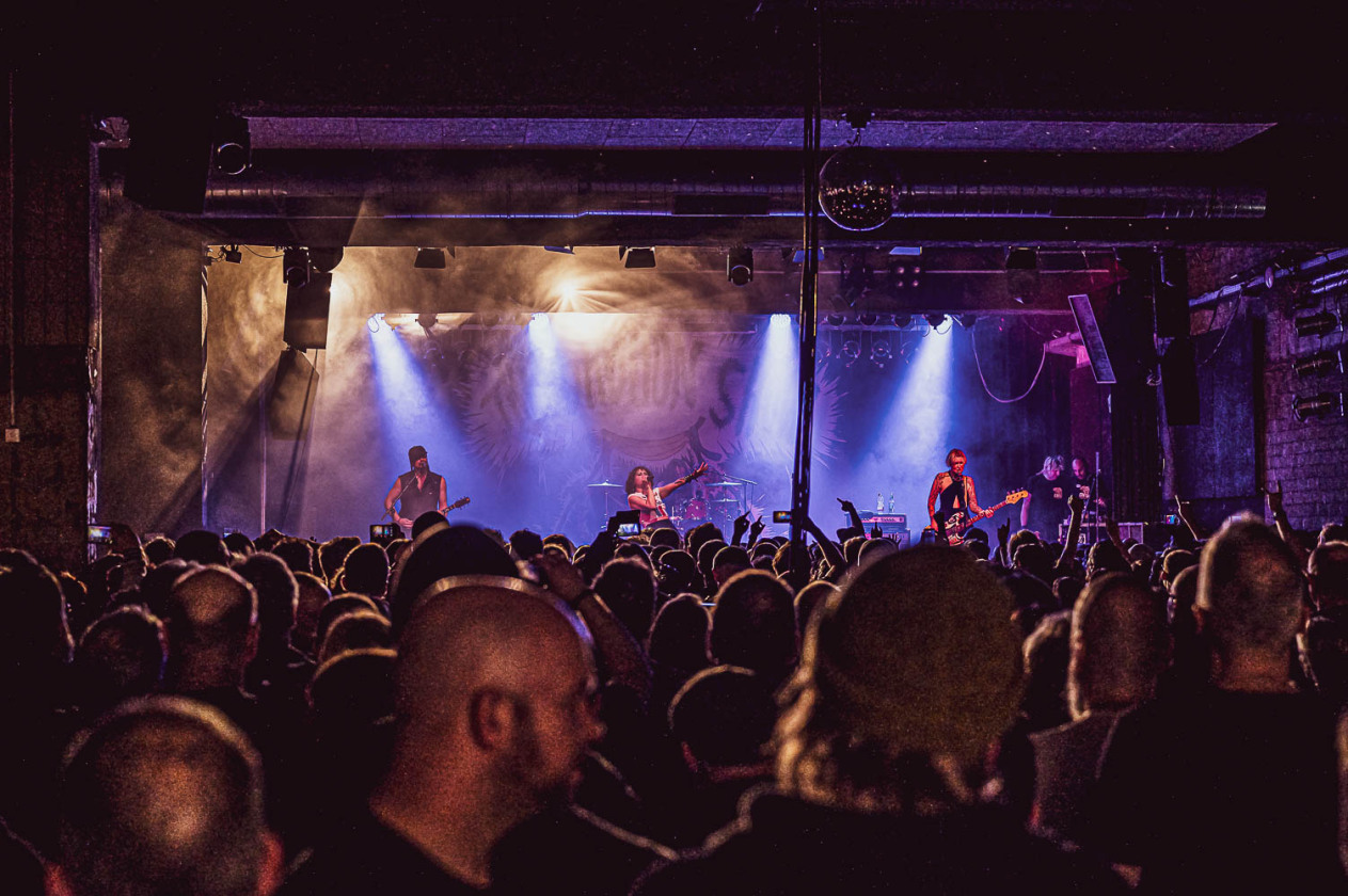 Die Schwed:innen mit dem aktuellen Album "God Bless You All" auf "Be A Baboon"-Tour. – The Baboon Show.