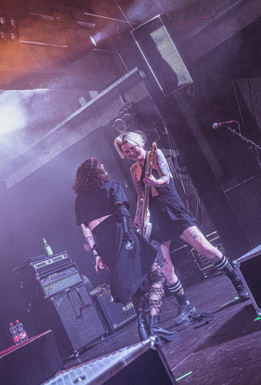 Die Schwed:innen mit dem aktuellen Album "God Bless You All" auf "Be A Baboon"-Tour. – The Baboon Show.